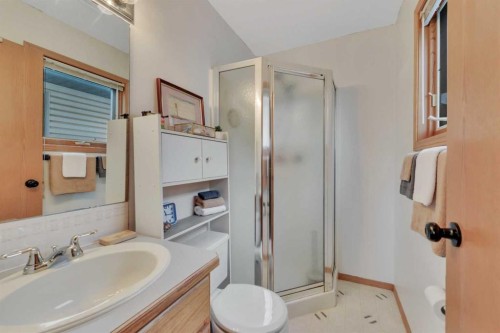 14 Eakins Crescent, Red Deer, AB - Indoor Photo Showing Bathroom