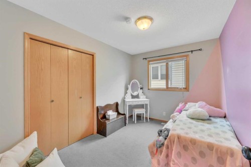 14 Eakins Crescent, Red Deer, AB - Indoor Photo Showing Bedroom