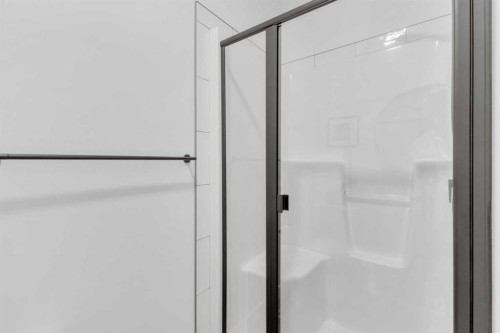 A-10 Evergreen Way, Red Deer, AB - Indoor Photo Showing Bathroom