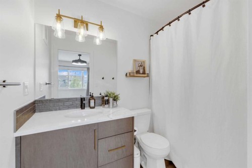A-10 Evergreen Way, Red Deer, AB - Indoor Photo Showing Bathroom