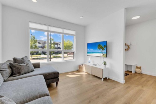 A-10 Evergreen Way, Red Deer, AB - Indoor Photo Showing Living Room