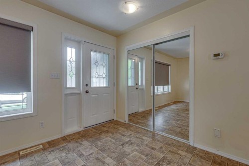 82 Ruttan Close, Red Deer, AB - Indoor Photo Showing Other Room