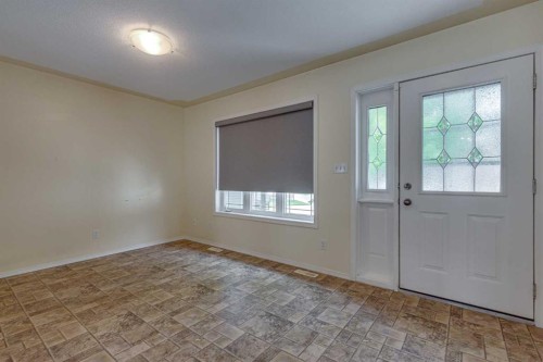 82 Ruttan Close, Red Deer, AB - Indoor Photo Showing Other Room
