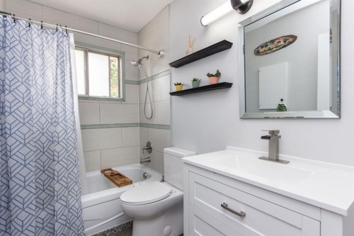 6308 61 Avenue, Red Deer, AB - Indoor Photo Showing Bathroom