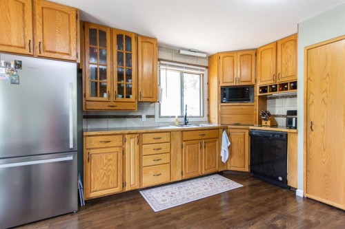 6308 61 Avenue, Red Deer, AB - Indoor Photo Showing Kitchen