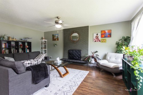 6308 61 Avenue, Red Deer, AB - Indoor Photo Showing Living Room