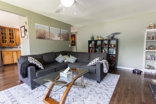 6308 61 Avenue, Red Deer, AB - Indoor Photo Showing Living Room