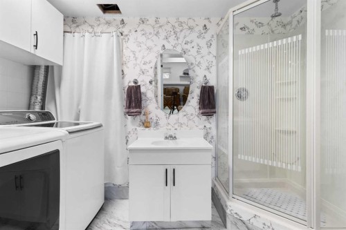 45 Sylvan Drive, Sylvan Lake, AB - Indoor Photo Showing Other Room