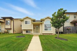 23 Dubois Crescent  Red Deer, AB T4R 3H8