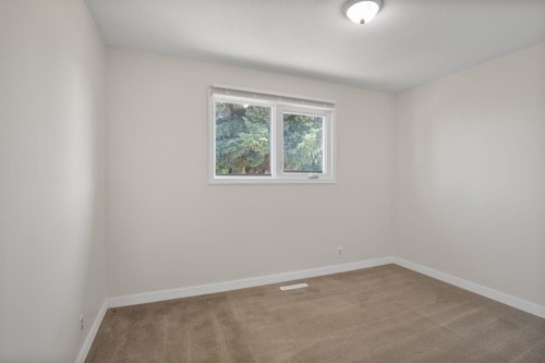11 Oxbow Street, Red Deer, AB - Indoor Photo Showing Other Room