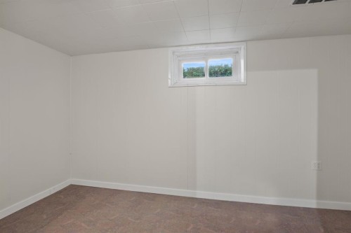 11 Oxbow Street, Red Deer, AB - Indoor Photo Showing Other Room