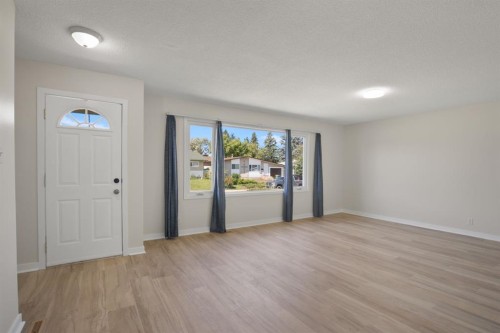 11 Oxbow Street, Red Deer, AB - Indoor Photo Showing Other Room