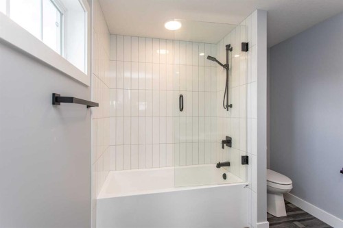 10 Tagish Avenue, Red Deer, AB - Indoor Photo Showing Bathroom