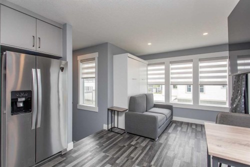 10 Tagish Avenue, Red Deer, AB - Indoor Photo Showing Living Room