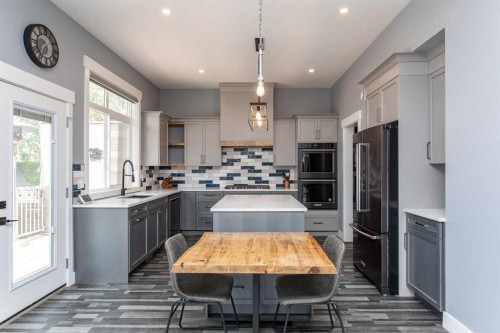 10 Tagish Avenue, Red Deer, AB - Indoor Photo Showing Kitchen With Upgraded Kitchen