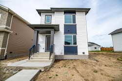 24 Memorial Parkway Rural Red Deer County, AB T4E 3B7