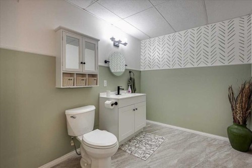 4709 55 Avenue, Rimbey, AB - Indoor Photo Showing Bathroom