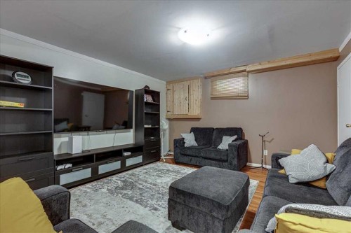 4709 55 Avenue, Rimbey, AB - Indoor Photo Showing Living Room