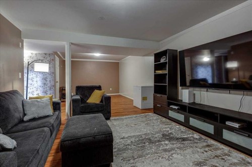 4709 55 Avenue, Rimbey, AB - Indoor Photo Showing Living Room