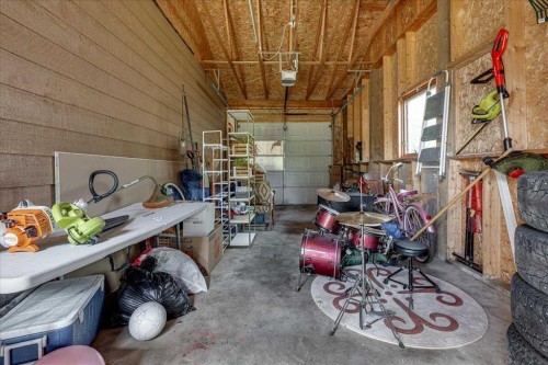 4709 55 Avenue, Rimbey, AB - Indoor Photo Showing Garage