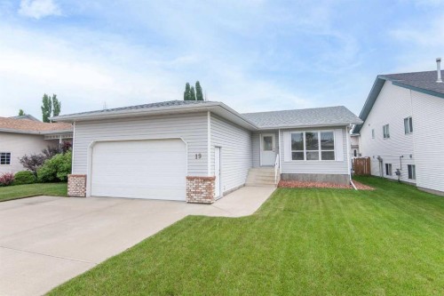 19 Logan Close, Red Deer, AB - Outdoor