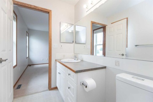 19 Logan Close, Red Deer, AB - Indoor Photo Showing Bathroom