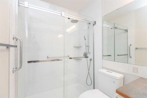 19 Logan Close, Red Deer, AB - Indoor Photo Showing Bathroom
