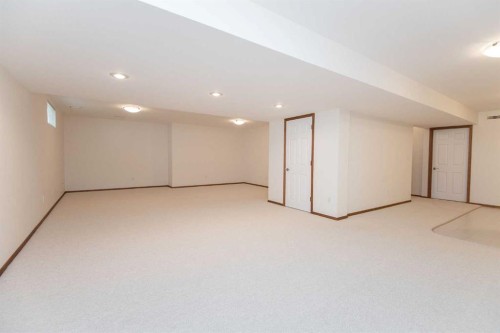 19 Logan Close, Red Deer, AB - Indoor Photo Showing Other Room