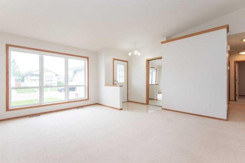19 Logan Close, Red Deer, AB - Indoor Photo Showing Other Room