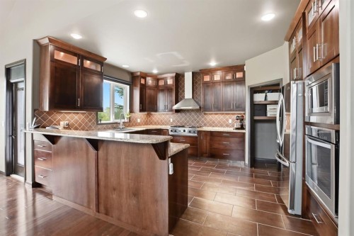 74 Oaklands Crescent, Red Deer, AB - Indoor Photo Showing Kitchen With Upgraded Kitchen