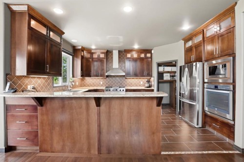 74 Oaklands Crescent, Red Deer, AB - Indoor Photo Showing Kitchen With Upgraded Kitchen