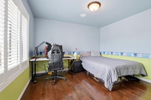 74 Oaklands Crescent, Red Deer, AB - Indoor Photo Showing Bedroom