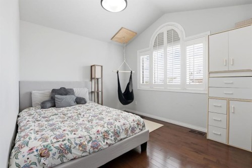 74 Oaklands Crescent, Red Deer, AB - Indoor Photo Showing Bedroom