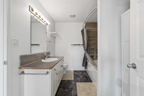 19 Ralston Crescent, Red Deer, AB - Indoor Photo Showing Bathroom