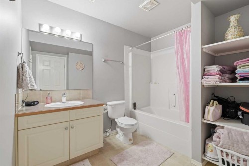 19 Ralston Crescent, Red Deer, AB - Indoor Photo Showing Bathroom