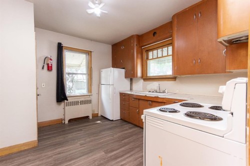 4917 46 Street, Red Deer, AB - Indoor Photo Showing Kitchen
