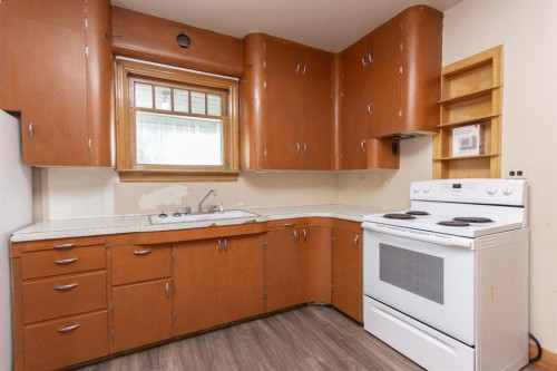 4917 46 Street, Red Deer, AB - Indoor Photo Showing Kitchen
