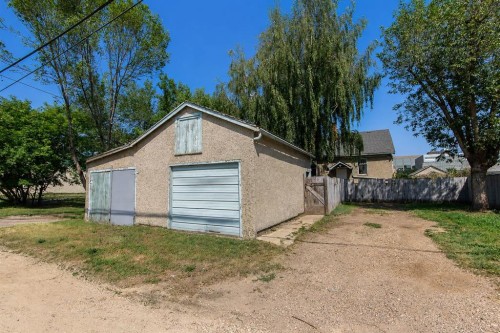 4917 46 Street, Red Deer, AB - Outdoor