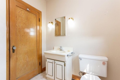 4917 46 Street, Red Deer, AB - Indoor Photo Showing Bathroom