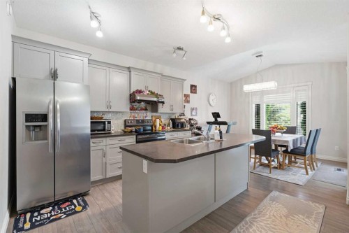 188 Kershaw Close, Red Deer, AB - Indoor Photo Showing Kitchen With Double Sink With Upgraded Kitchen