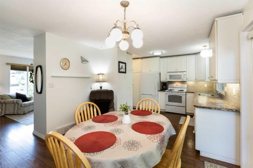 4003 53 Avenue, Innisfail, AB - Indoor