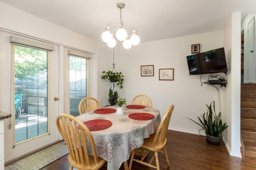 4003 53 Avenue, Innisfail, AB - Indoor Photo Showing Dining Room