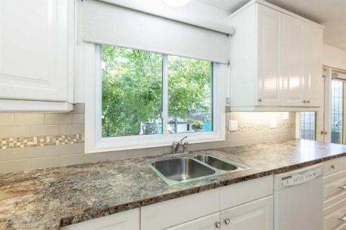 4003 53 Avenue, Innisfail, AB - Indoor Photo Showing Kitchen With Double Sink