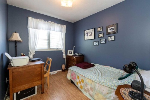 4003 53 Avenue, Innisfail, AB - Indoor Photo Showing Bedroom