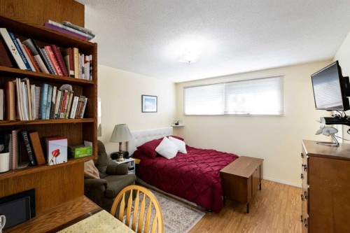 4003 53 Avenue, Innisfail, AB - Indoor Photo Showing Bedroom