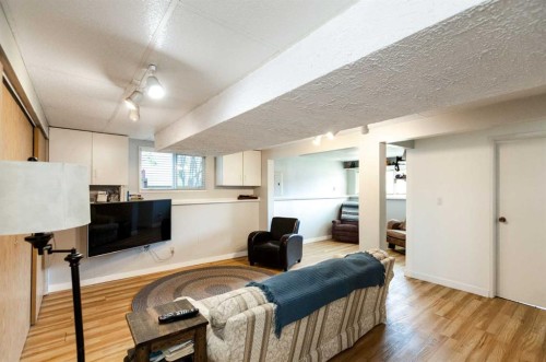 4003 53 Avenue, Innisfail, AB - Indoor