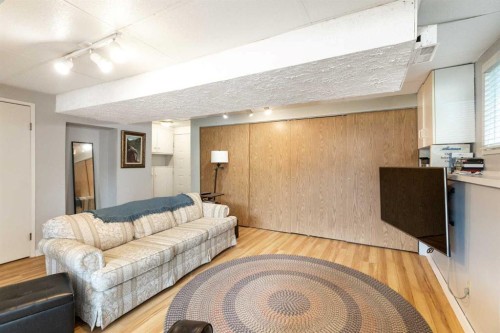 4003 53 Avenue, Innisfail, AB - Indoor