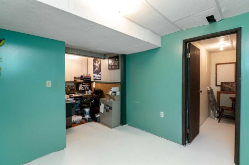 4003 53 Avenue, Innisfail, AB - Indoor Photo Showing Other Room