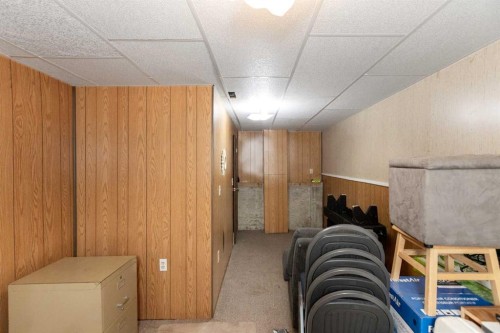 4003 53 Avenue, Innisfail, AB - Indoor