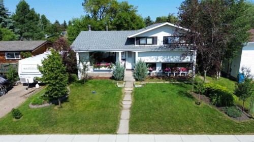 4003 53 Avenue, Innisfail, AB - Outdoor With Deck Patio Veranda